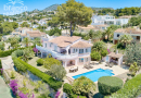 LARGE SEA VIEW VILLA WITH PRIVATE TENNIS COURT WALKING DISTANCE FROM MORAIRA TOWN CENTRE.