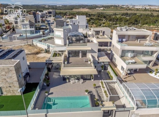 Orihuela Costa (Agua Marina), Villa #CQ-UR-79201