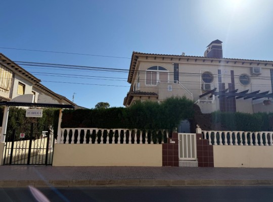 Prostorný bungalov v Punta Prima, Torrevieja