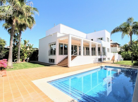 San Pedro de Alcántara (Costa del Sol), Villa - Detached #CM-R3229714