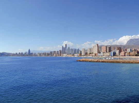 A unique project of apartments with sea views in Benidorm.