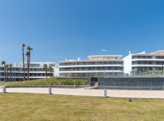 Estepona (Costa del Sol), Apartment - Middle Floor #CM-R4026235