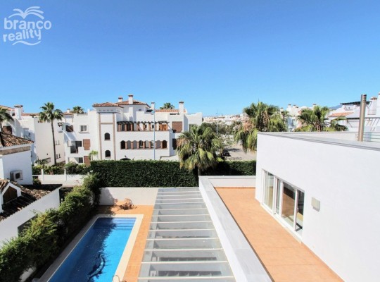 San Pedro de Alcántara (Costa del Sol), Villa - Detached #CM-R3229714