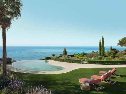 Luxusní apartmány s velkou terasou i zahradou, výhled na moře, Benalmadena
