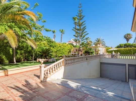 Orihuela Costa (Playa Flamenca), Villa #CQ-BG-96358