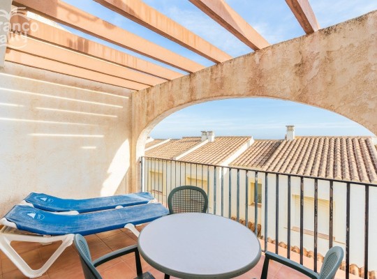 Urbanization of bungalows with spectacular views of the Mediterranean Sea and Peñón de Ifach in Calpe.