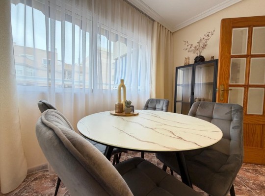 Apartmán ve výborné lokalitě, 200m od pláže Los Locos, Torrevieja