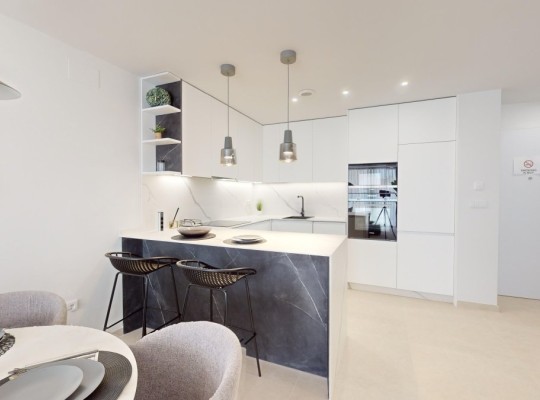 Butikový komplex s luxusními apartmány a výhledem na moře, Cabo Roig