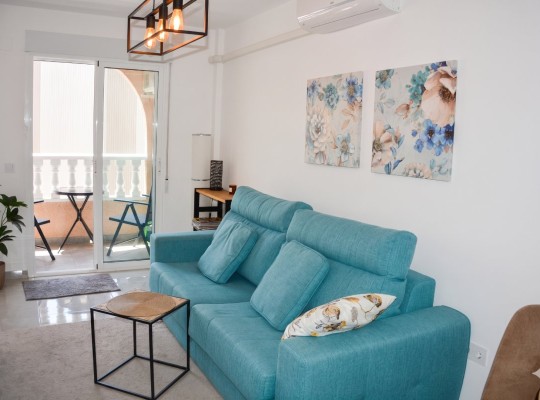 Kompletně zrekonstruovaný apartmán s bazénem v centru Torrevieja