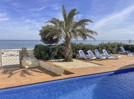 Vila na prodej v první linii s výhledem na moře v Els Poblets (Denia)