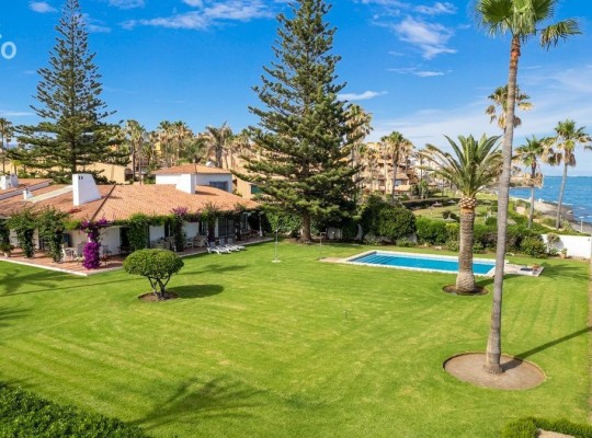 Estepona (Costa del Sol), Villa - Detached #CM-R4085143