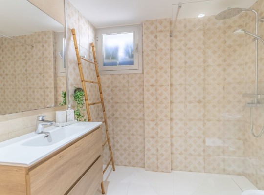 NÁDHERNÝ MODERNÍ BYT V LUXUSNÍM REZIDENČNÍM KOMPLEXU