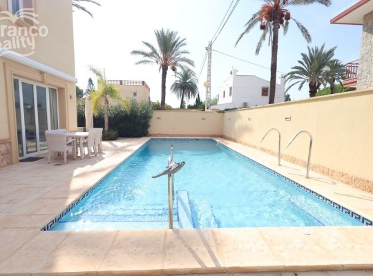 Vila s moderním zařízením v Cabo Roig