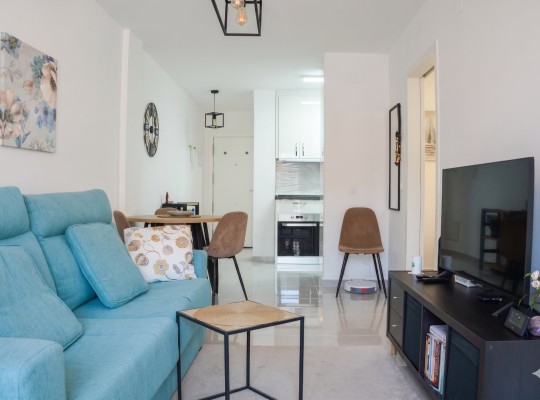 Kompletně zrekonstruovaný apartmán s bazénem v centru Torrevieja