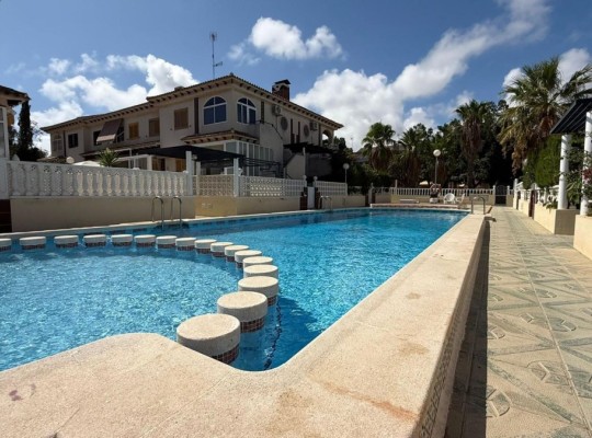 Prostorný bungalov v Punta Prima, Torrevieja