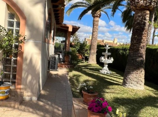 Vila v prestižní lokalitě Cabo Roig, jen pár metrů od pláže