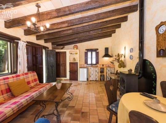 BEAUTIFUL RUSTIC FINCA WITH VACATIONAL LICENSE