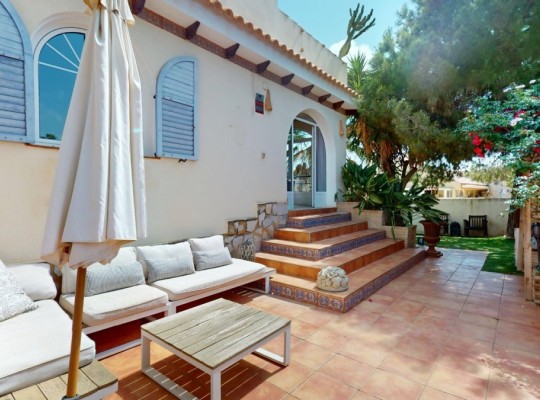 Orihuela Costa (La Zenia), Villa #CQ-WN-90261