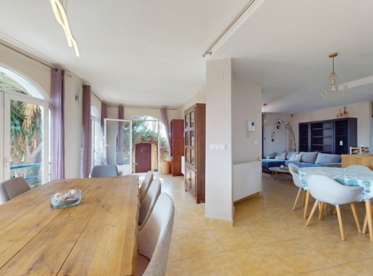 Orihuela Costa (La Zenia), Villa #CQ-WN-90261