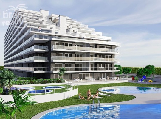 Apartmány první linii na pláži v Oropesa del Mar, Costa Valencia.