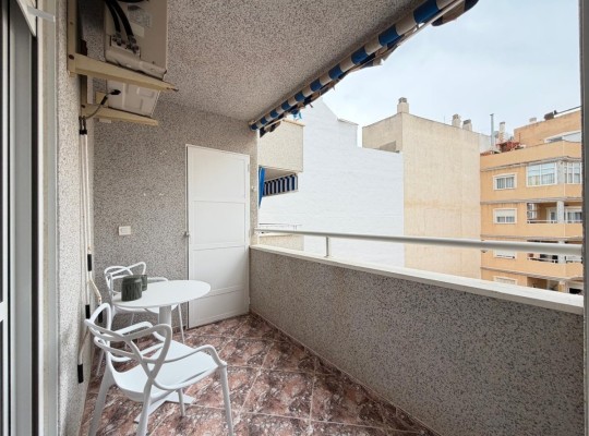 Apartmán ve výborné lokalitě, 200m od pláže Los Locos, Torrevieja