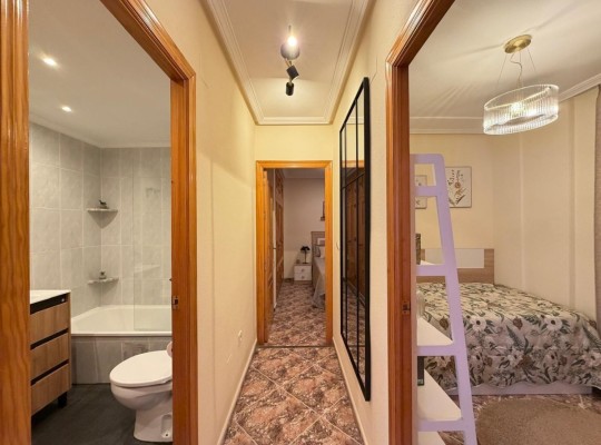 Apartmán ve výborné lokalitě, 200m od pláže Los Locos, Torrevieja