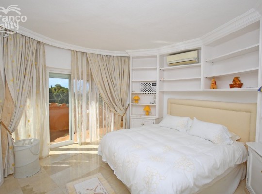 Marbella Golden Mile (Rocio de Nagüeles), Villa #IM-2808MLV