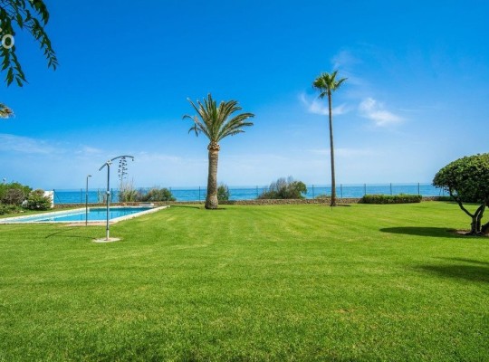 Estepona (Costa del Sol), Villa - Detached #CM-R4085143