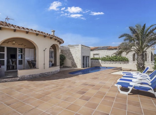 Vila na prodej v první linii s výhledem na moře v Els Poblets (Denia)
