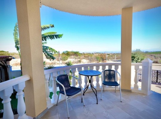San Miguel de Salinas (Residencial los flamencos), Villa #CQ-JM-64042