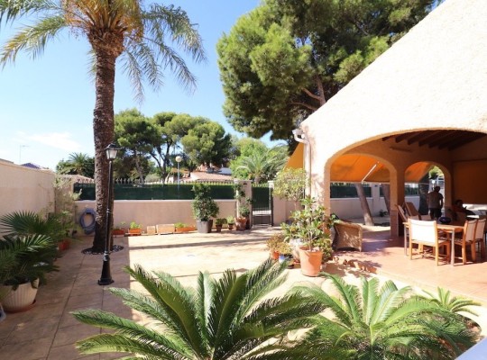 Orihuela Costa (Punta Prima), Villa #CQ-JM-15958