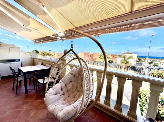 Prodej luxusního mezonetu s výhledem na moře a zahradou – Palm-Mar