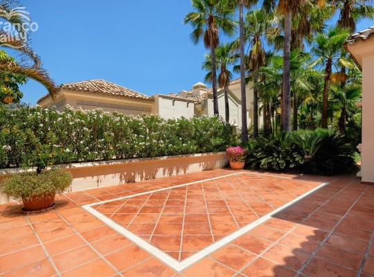 Marbella (Costa del Sol), Villa - Detached #CM-R4031227