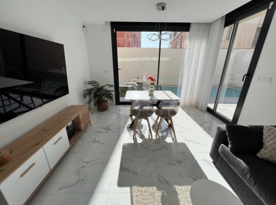 Los Montesinos (Los Montesinos - Urb. La Herrada), Villa #CQ-CB-18385