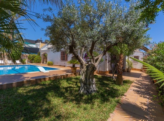 Orihuela Costa (Punta Prima), Villa #CQ-KB-42391