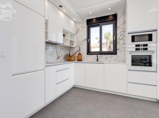 Villa 150m from La Mata beach