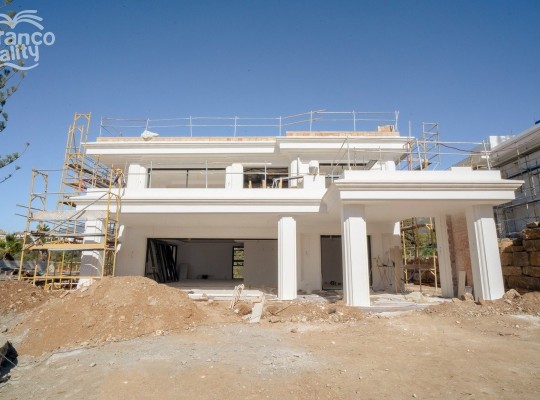 The Golden Mile (Costa del Sol), Villa - Detached #CM-R3812476