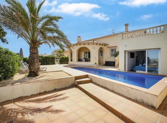 Vila na prodej v první linii s výhledem na moře v Els Poblets (Denia)