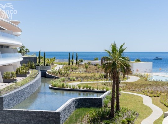 Estepona (Costa del Sol), Villa - Detached #CM-R3983911