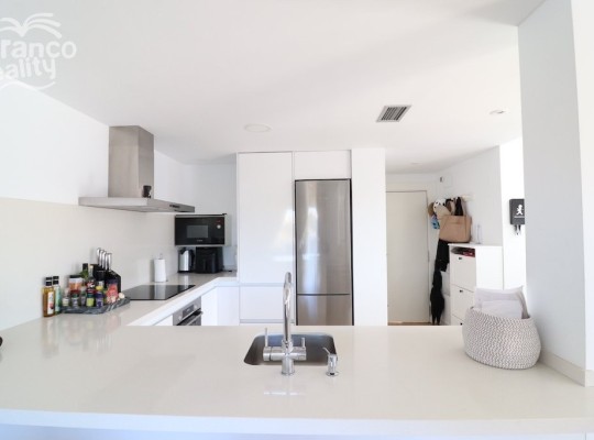 Villa with south orientation and swimming pool only 400m from the sea