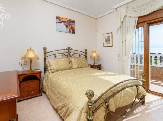 Los Altos, 
Villa   #ES-10383