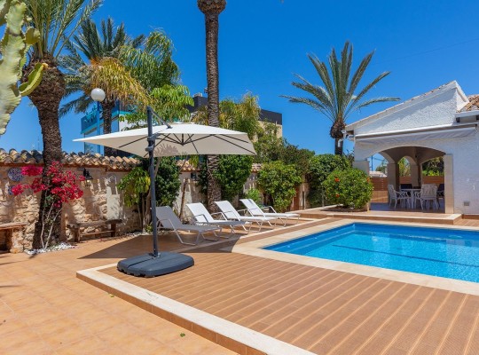Orihuela Costa (Punta Prima), Villa #CQ-KB-42391