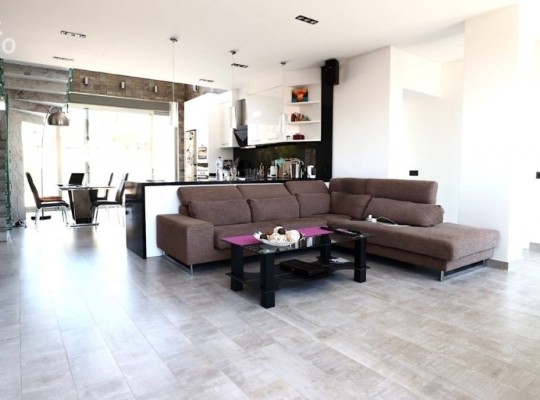 Torrevieja (Los Angeles), Villa #CQ-JM-88808