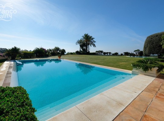 Marbella (Costa del Sol), Villa - Detached #CM-R4031305