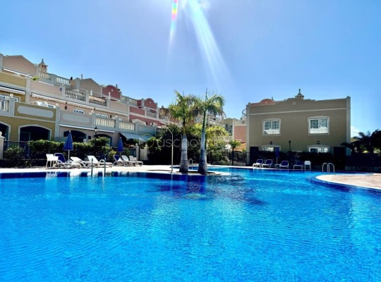 Prodej luxusního mezonetu s výhledem na moře a zahradou – Palm-Mar