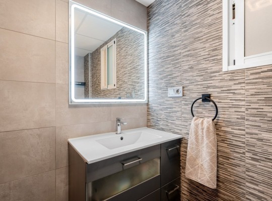 San Miguel de Salinas, Villa #CQ-WN-73689