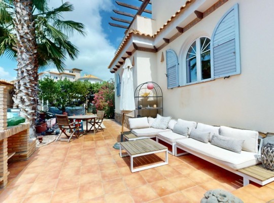 Orihuela Costa (La Zenia), Villa #CQ-WN-90261