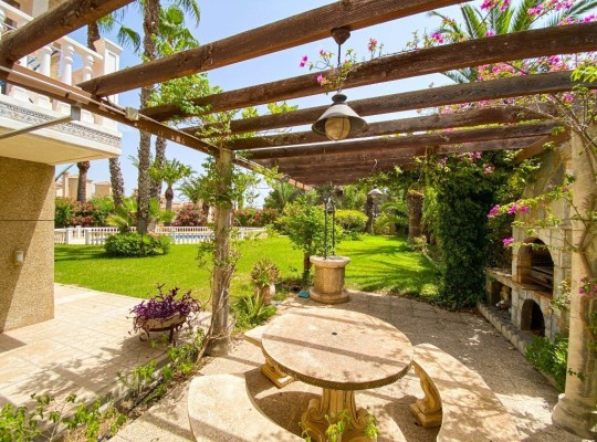 Villamartin, 
Villa   #ES-8381