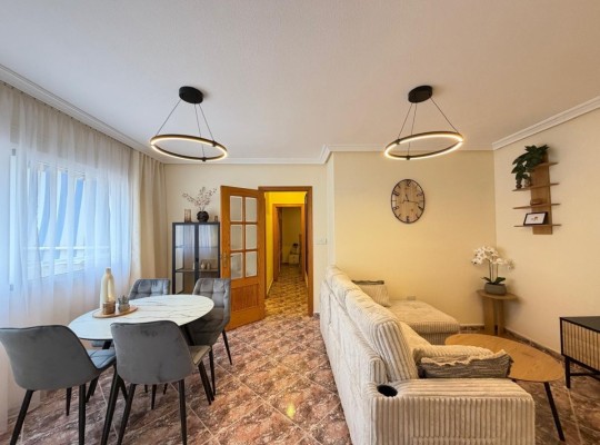 Apartmán ve výborné lokalitě, 200m od pláže Los Locos, Torrevieja