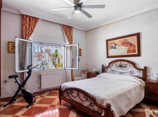 Orihuela Costa (Campoamor), Villa #CQ-UR-56196